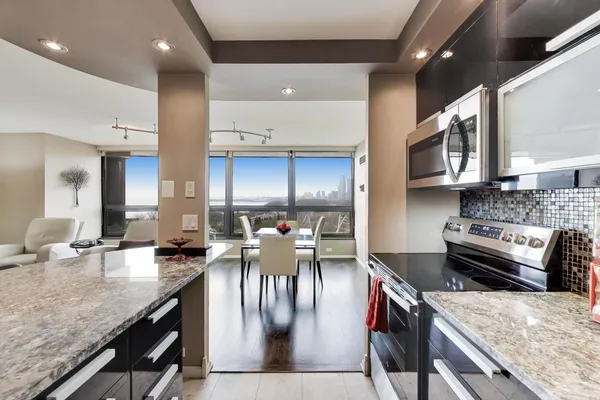 $495,000 | 360 East Randolph Street, Unit 702, Chicago, IL 60601