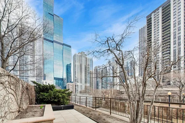 $495,000 | 360 East Randolph Street, Unit 702, Chicago, IL 60601