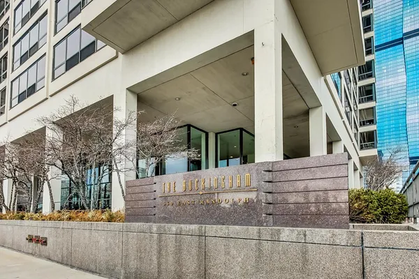 $495,000 | 360 East Randolph Street, Unit 702, Chicago, IL 60601