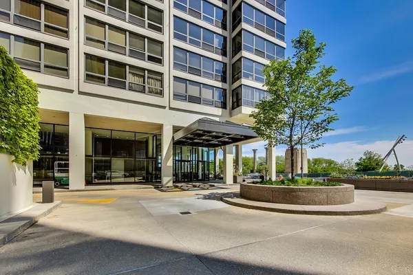 $495,000 | 360 East Randolph Street, Unit 702, Chicago, IL 60601