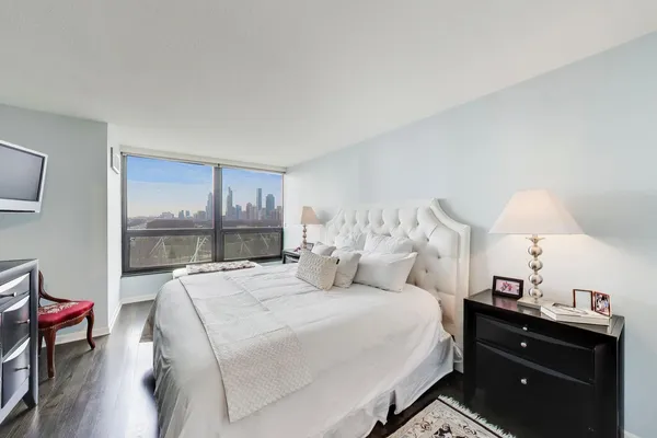 $495,000 | 360 East Randolph Street, Unit 702, Chicago, IL 60601