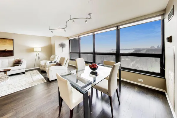 $495,000 | 360 East Randolph Street, Unit 702, Chicago, IL 60601