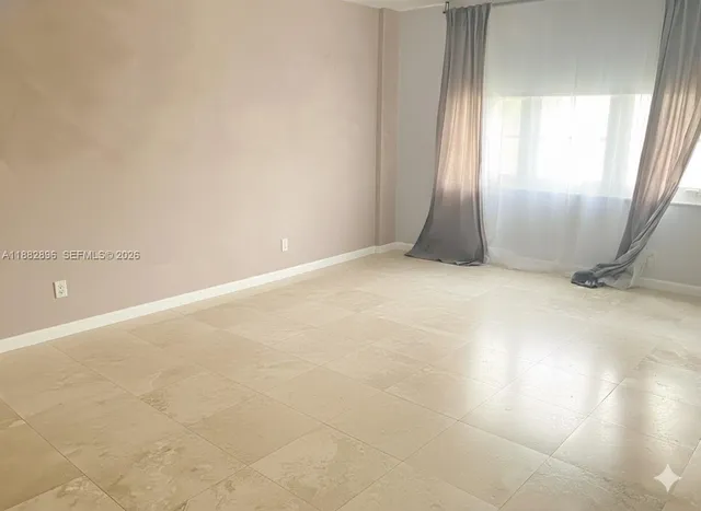 $390,000 | 5700 Collins Avenue, Unit 3M, Miami Beach, FL 33140