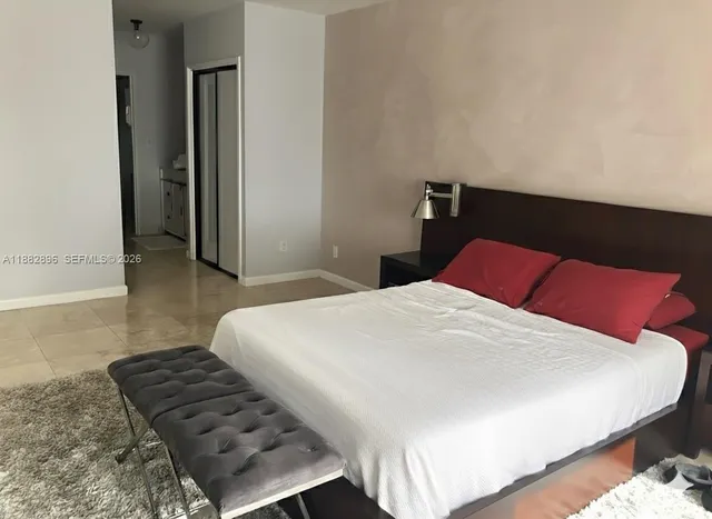 $390,000 | 5700 Collins Avenue, Unit 3M, Miami Beach, FL 33140