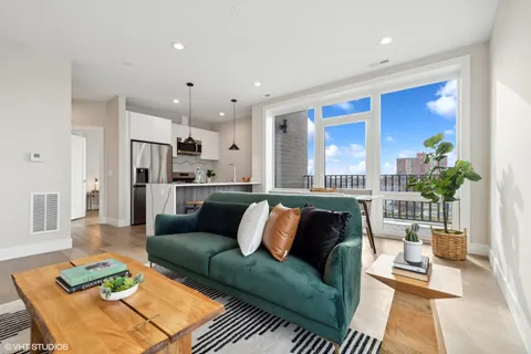 $435,000 | 2342 West Adams Street, Unit 406, Chicago, IL 60612
