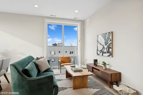 $435,000 | 2342 West Adams Street, Unit 406, Chicago, IL 60612