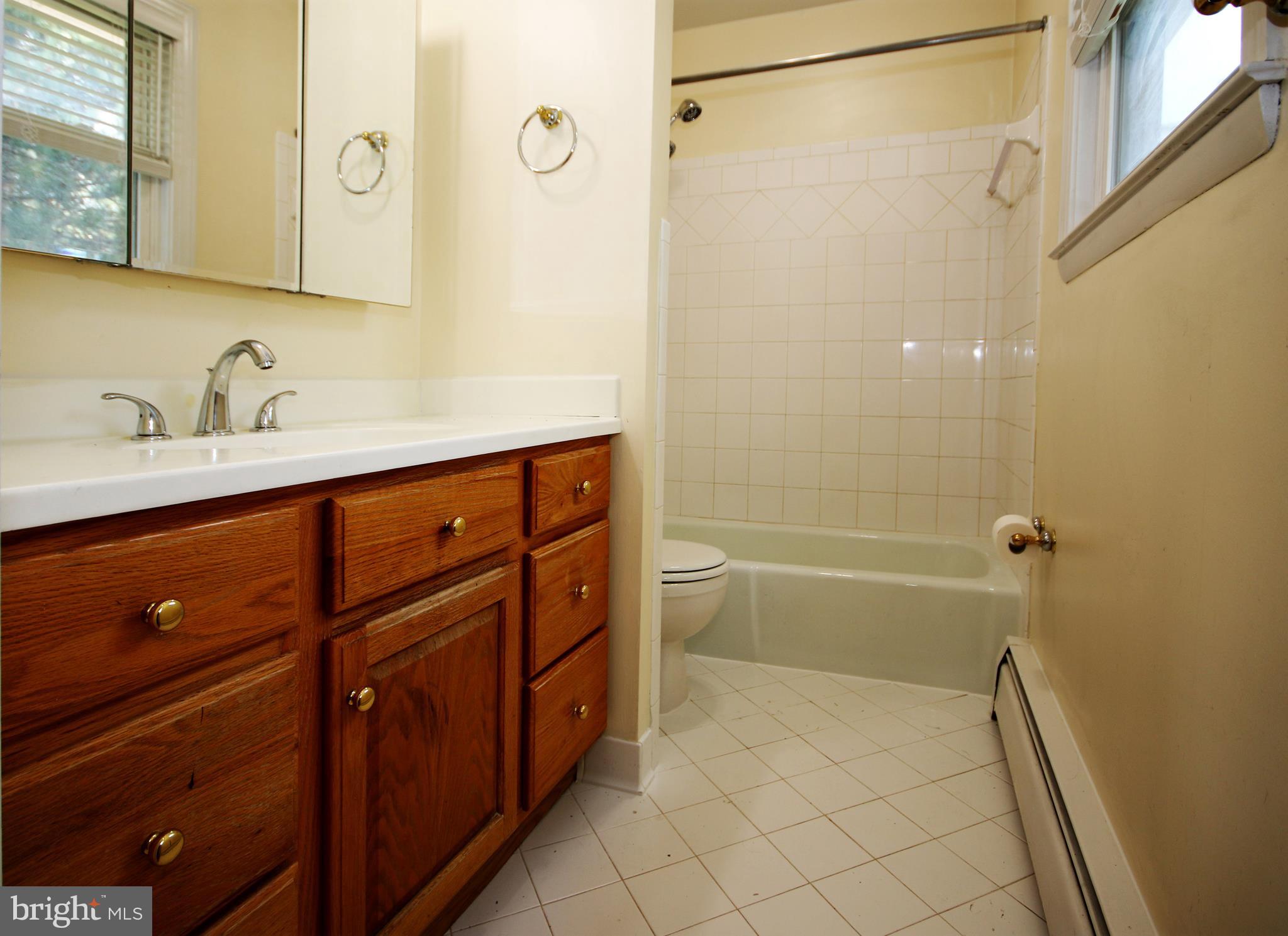 11111 Fort Washington Road Fort Washington, MD 20744 - Photo 17 of 27 Owners Bath Room