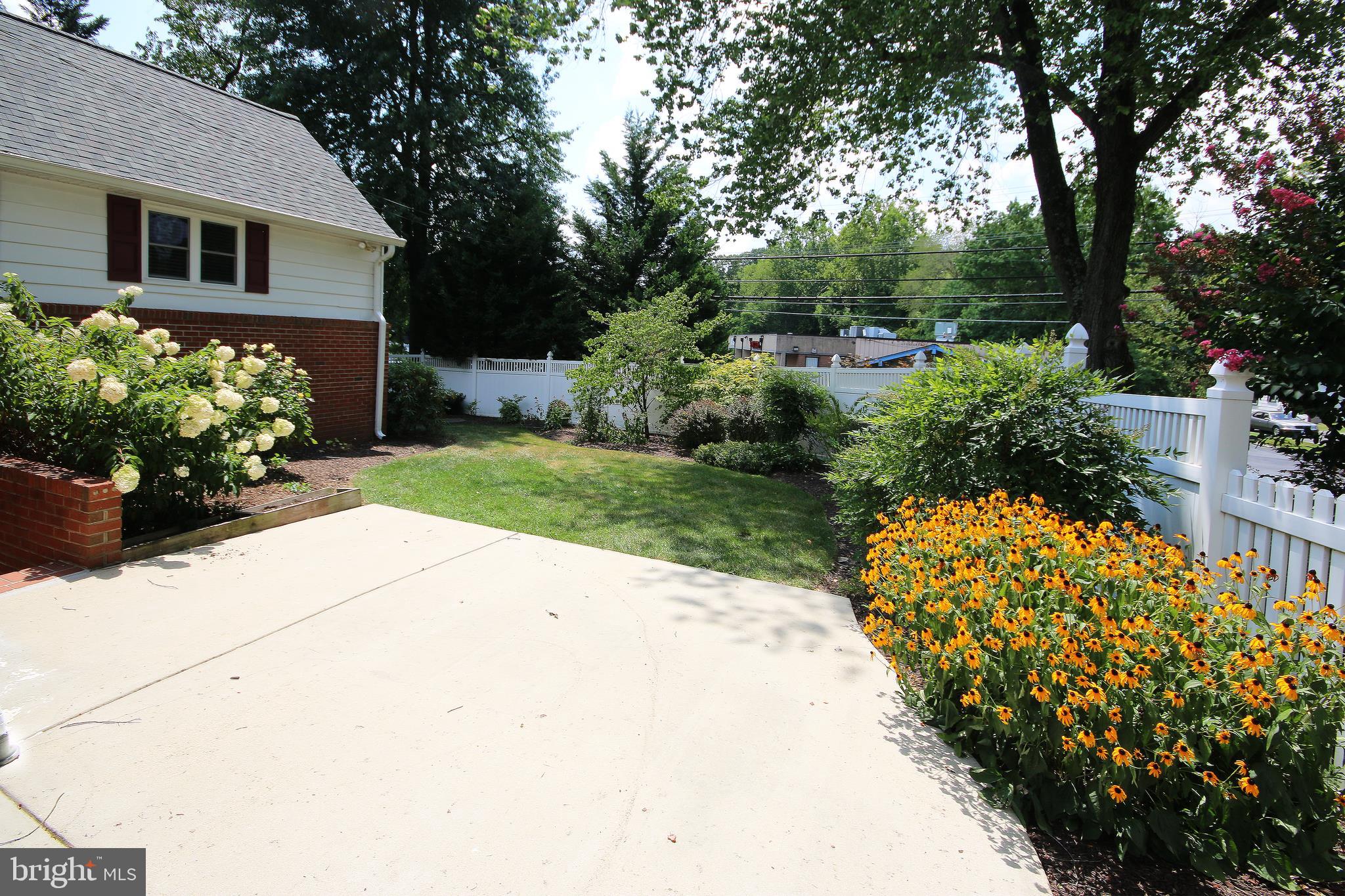 11111 Fort Washington Road Fort Washington, MD 20744 - Photo 5 of 27 Exterior Rear Garden