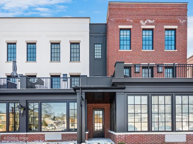 $1,399,000 | 225 Burlington Avenue, Unit TH1, Clarendon Hills, IL 60514