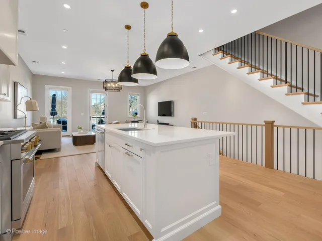 $1,399,000 | 225 Burlington Avenue, Unit TH1, Clarendon Hills, IL 60514