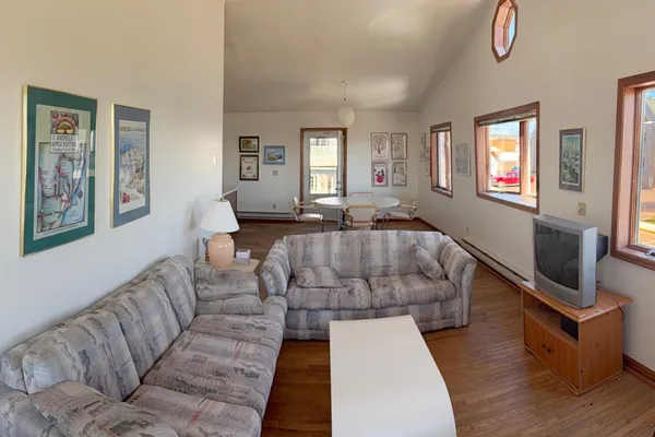 $1,650 | 117 South 1st Street, Unit 200, Bayfield, WI 54814