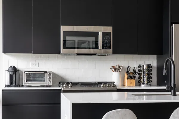 $8,500 | 1118 West Fullerton Avenue, Unit 201, Chicago, IL 60614