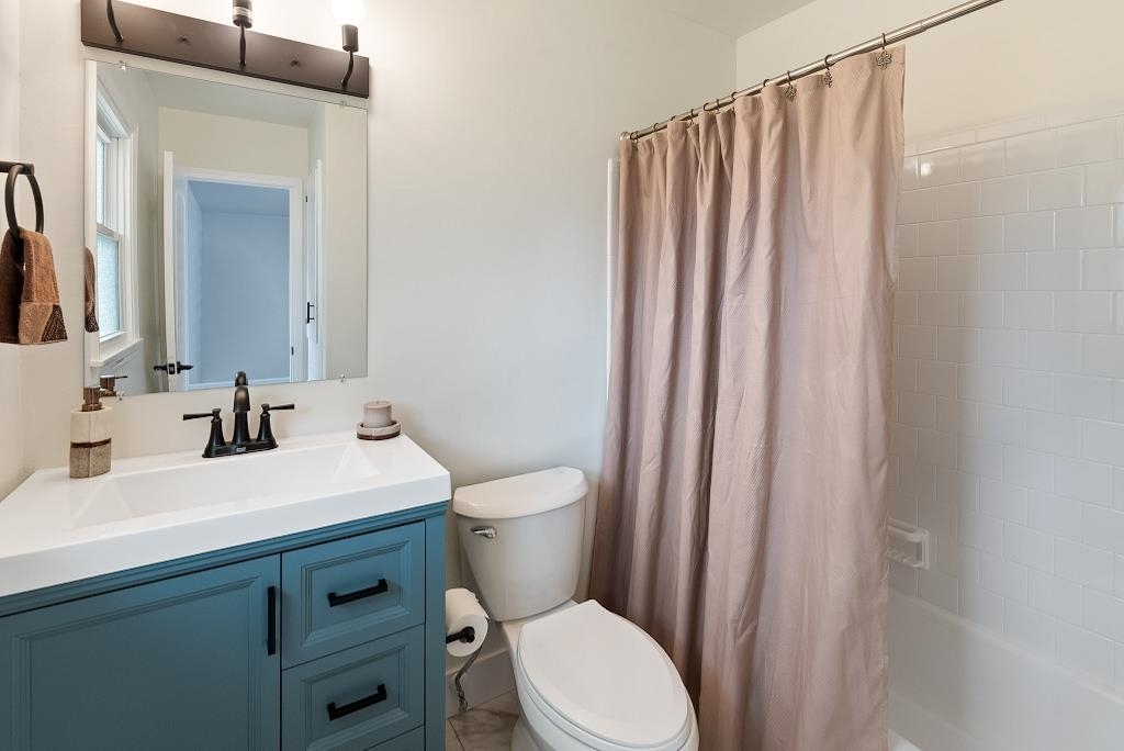 554 Stuart Street Daphne, AL 36526 - Photo 8 of 49 Bathroom