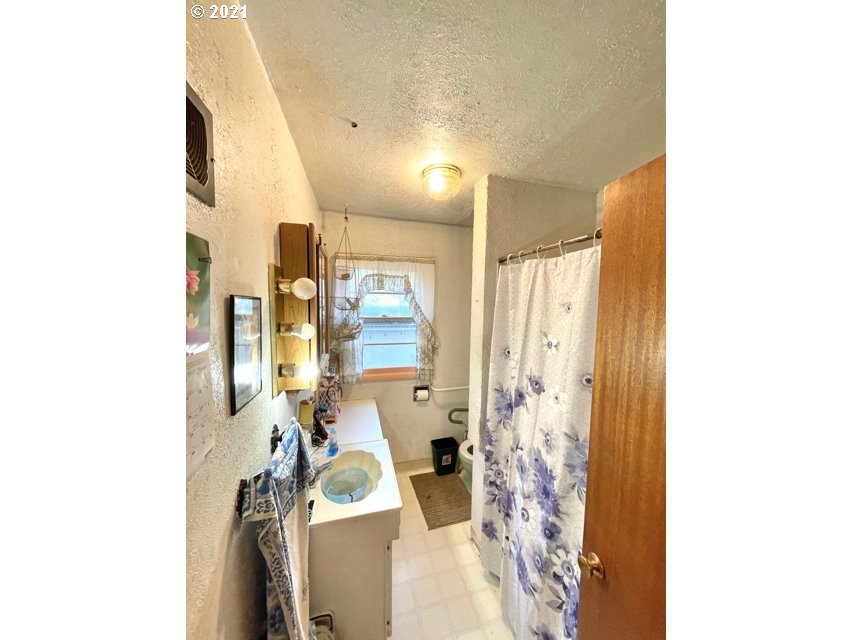 23493 Suttle Road Veneta, OR 97487 - Photo 13 of 32 Gallery Image 13