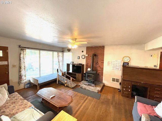 23493 Suttle Road Veneta, OR 97487 - Photo 8 of 32 Gallery Image 8