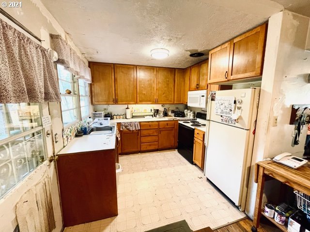 23493 Suttle Road Veneta, OR 97487 - Photo 10 of 32 Gallery Image 10