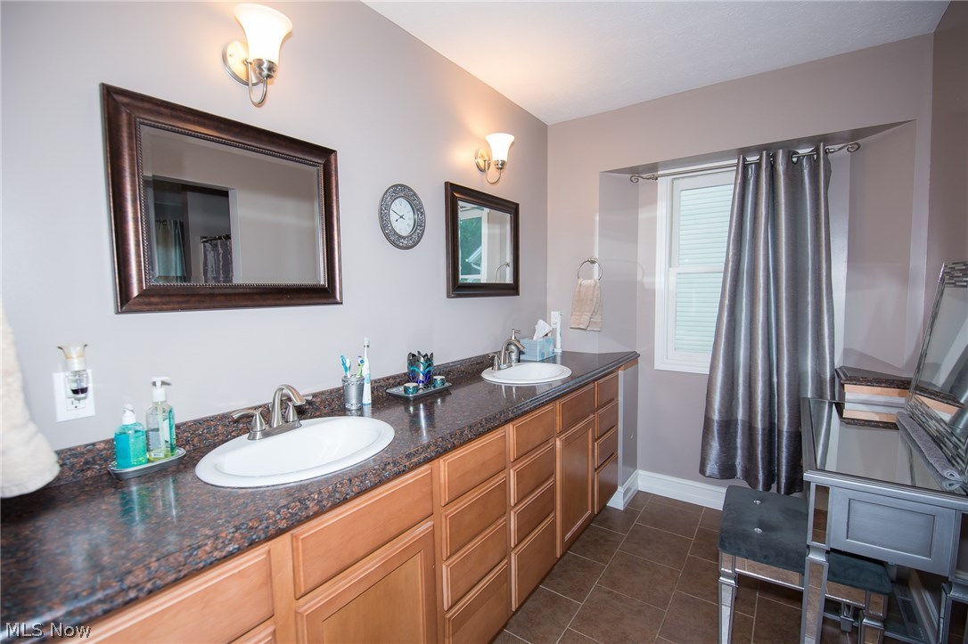 2543 Hilltop Road Cleveland, OH 44143 - Photo 16 of 31 Gallery Image 16