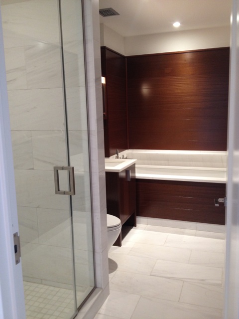 60 Riverside Boulevard, Unit 1016 Manhattan, NY 10069 - Photo 6 of 14 a bathroom with a bathtub