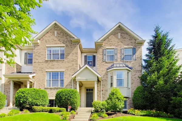 $765,000 | 1910 Dauntless Drive, Glenview, IL 60026