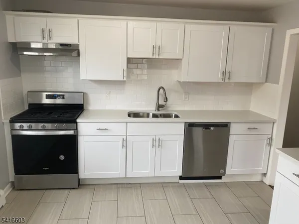 $2,600 | 409 Gable Lane, Linden, NJ 07036