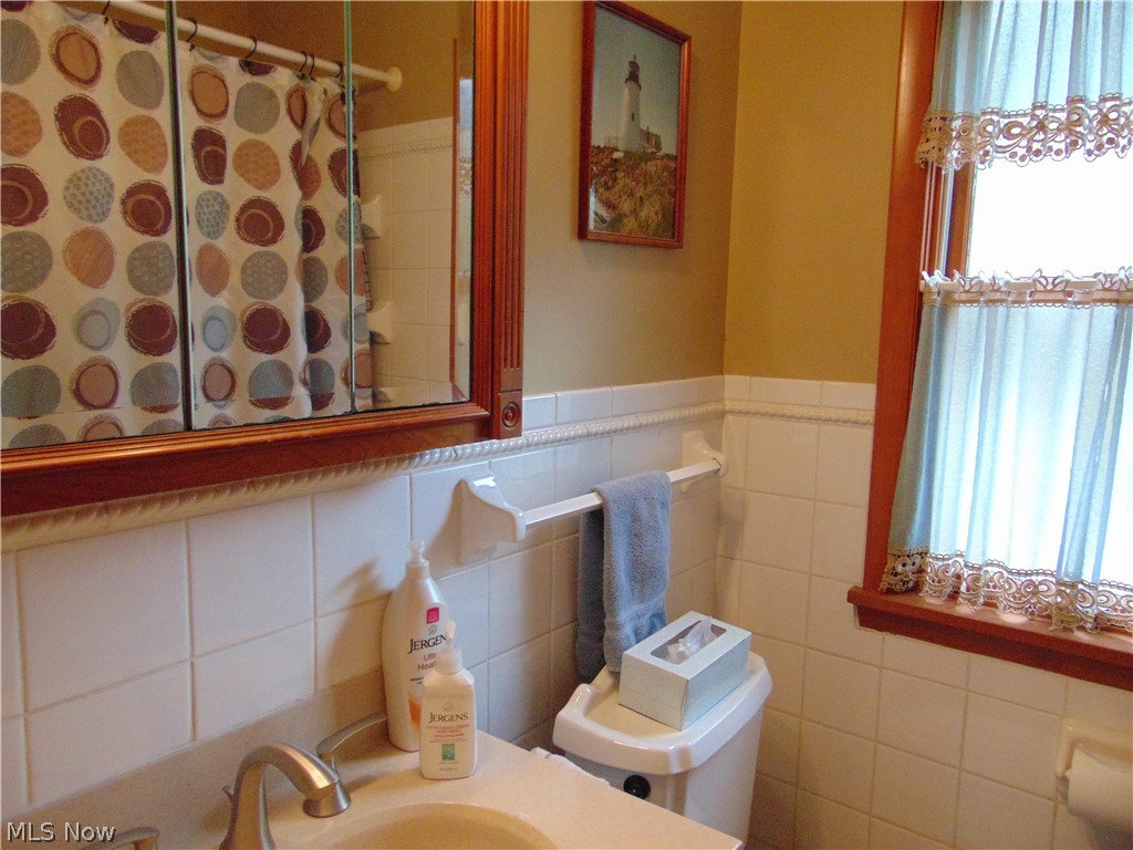 1303 Haverston Road Lyndhurst, OH 44124 - Photo 16 of 34 full bath #1