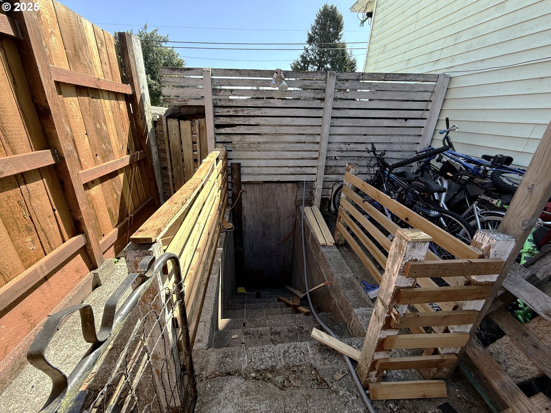 173 North 11th Street Coos Bay, OR 97420 - Photo 8 of 9 a view of an outdoor space