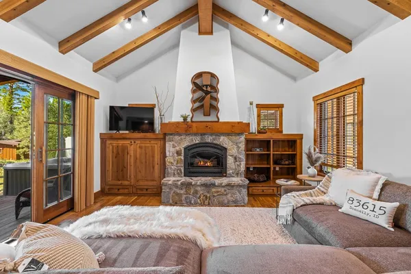 $1,295,000 | 95 Golden Bar Court, Donnelly, ID 83615