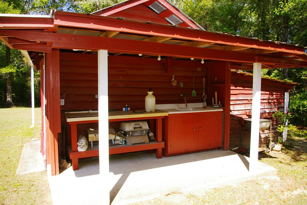 9126 Magnolia Progress Road Magnolia, MS 39652 - Photo 29 of 38 Fish Cleaning Station