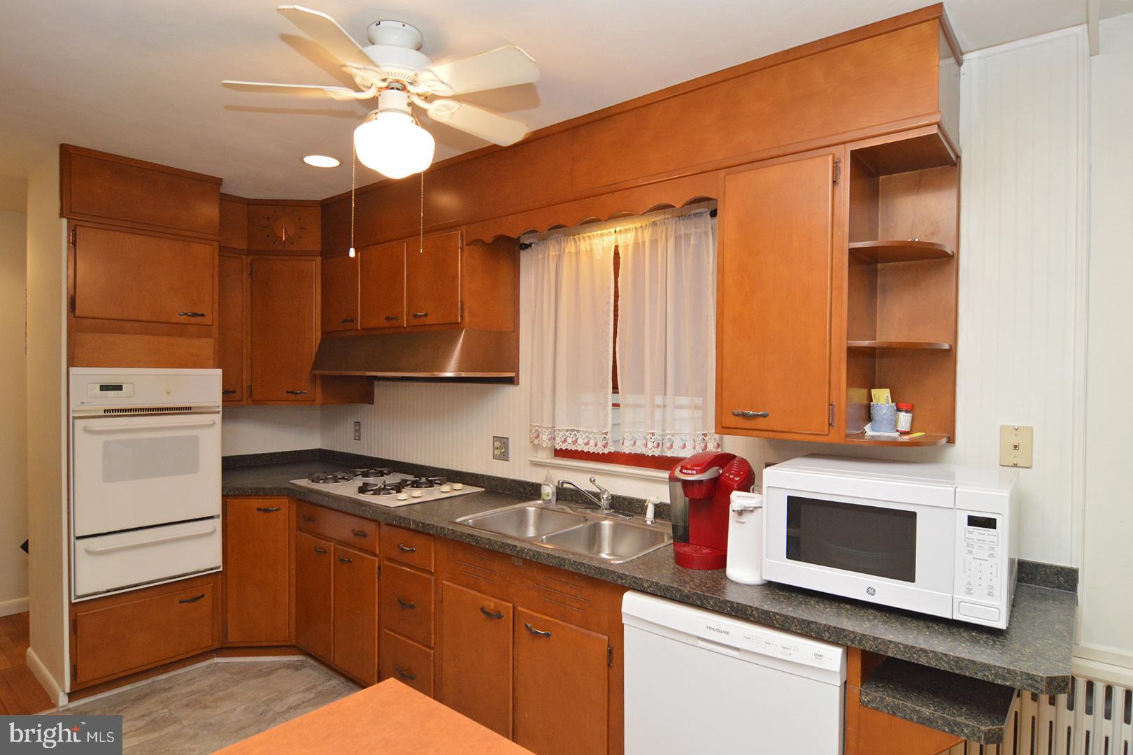 331 Scenic Drive Reading, PA 19607 - Photo 12 of 35