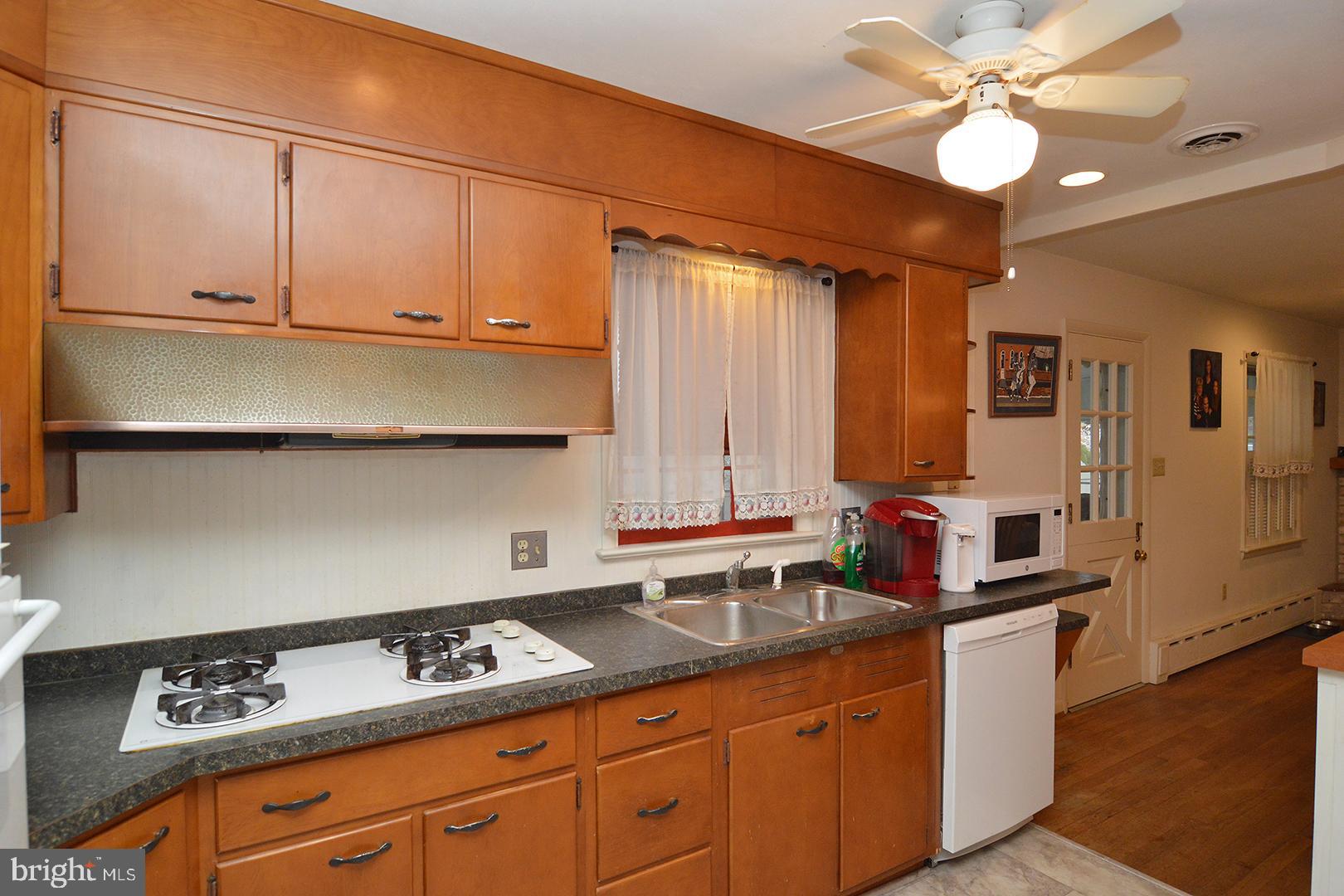 331 Scenic Drive Reading, PA 19607 - Photo 15 of 35