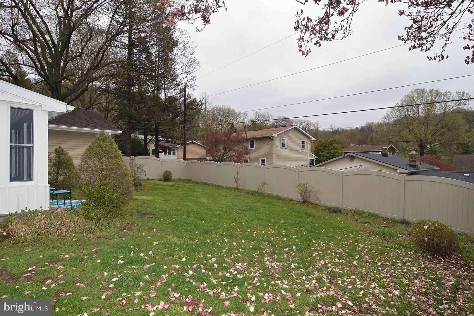 331 Scenic Drive Reading, PA 19607 - Photo 31 of 35