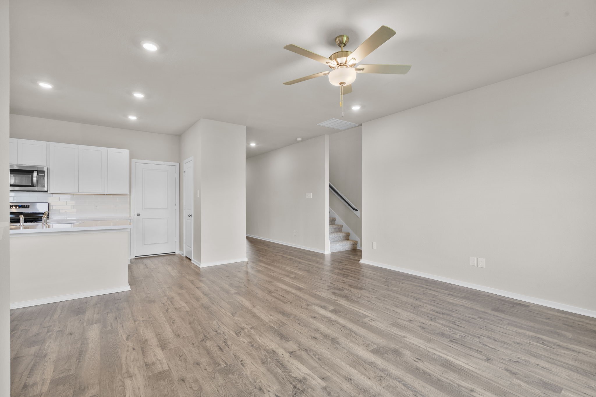 3542 Cardinal Pointe Drive Angleton, TX 77515 - Photo 10 of 38