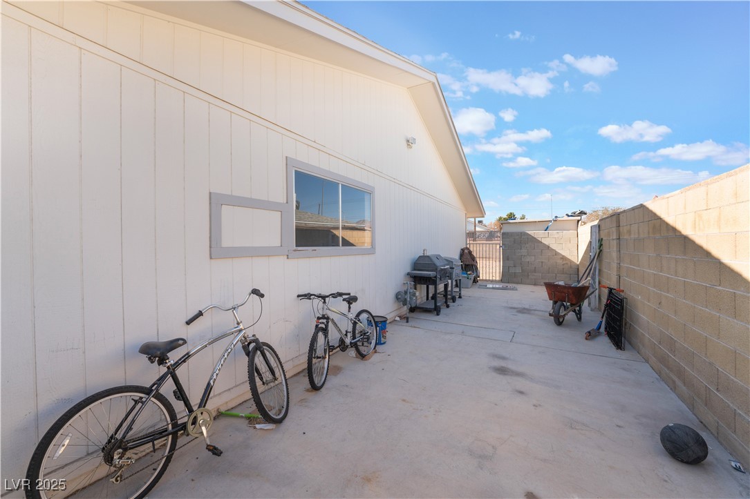 212 Huntly Road Las Vegas, NV 89145 - Photo 2 of 27 Gallery Image 2