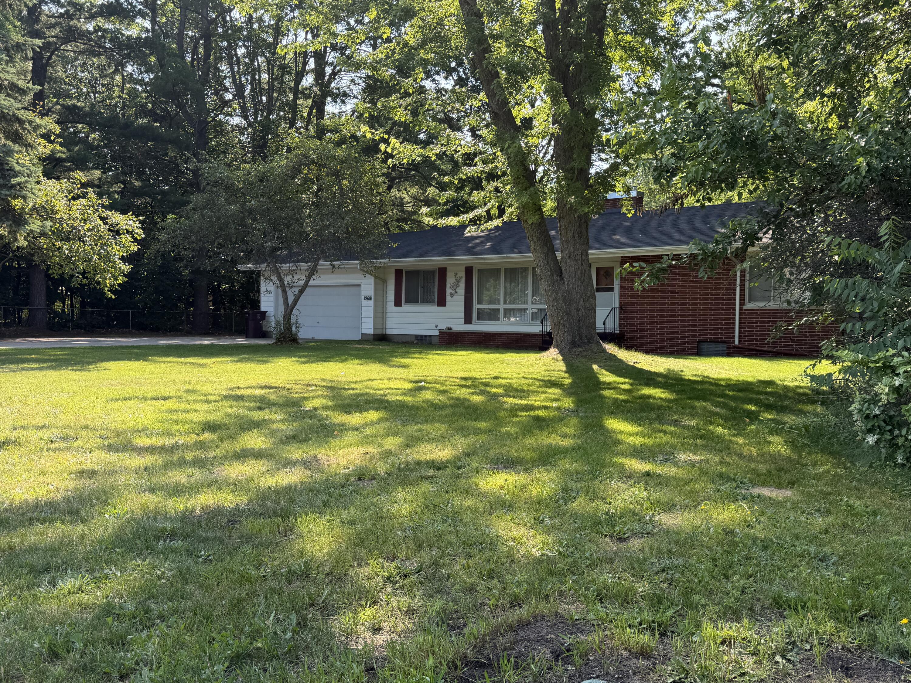 1968 Holton Road Muskegon, MI 49445 - Photo 2 of 39 IMG_2834
