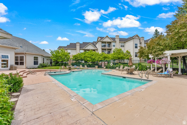 900 Bitner Road, Unit K25 Park City, UT 84098 - Photo 32 of 35 Outdoor swimming pool with integrated hot tub, surrounded by a stamped concrete patio