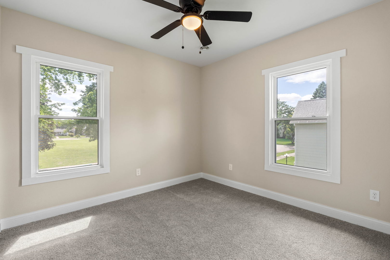 924 North 3rd Street Clinton, IA 52732 - Photo 27 of 43