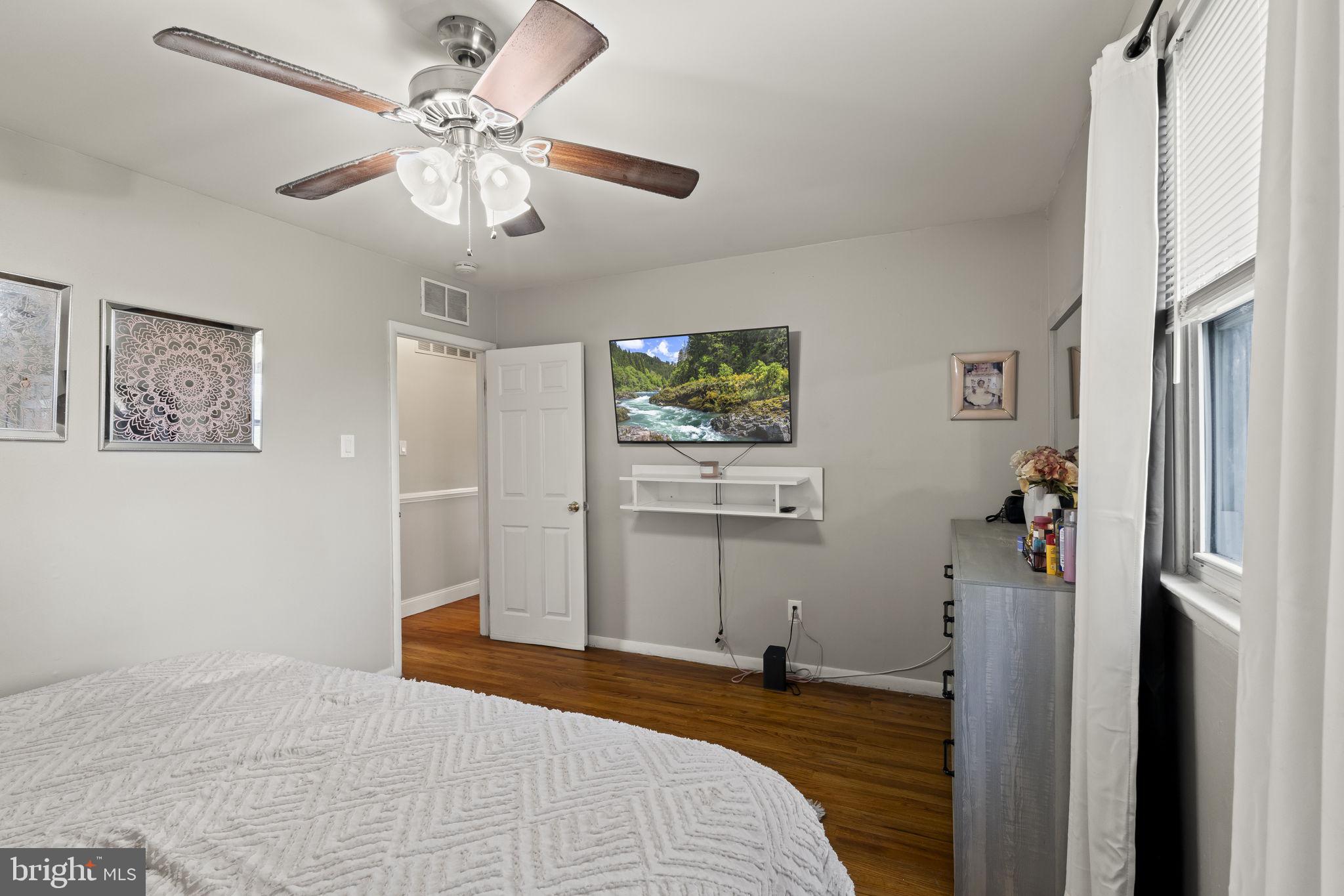 111 Hemmings Way Lawnside, NJ 08045 - Photo 17 of 33