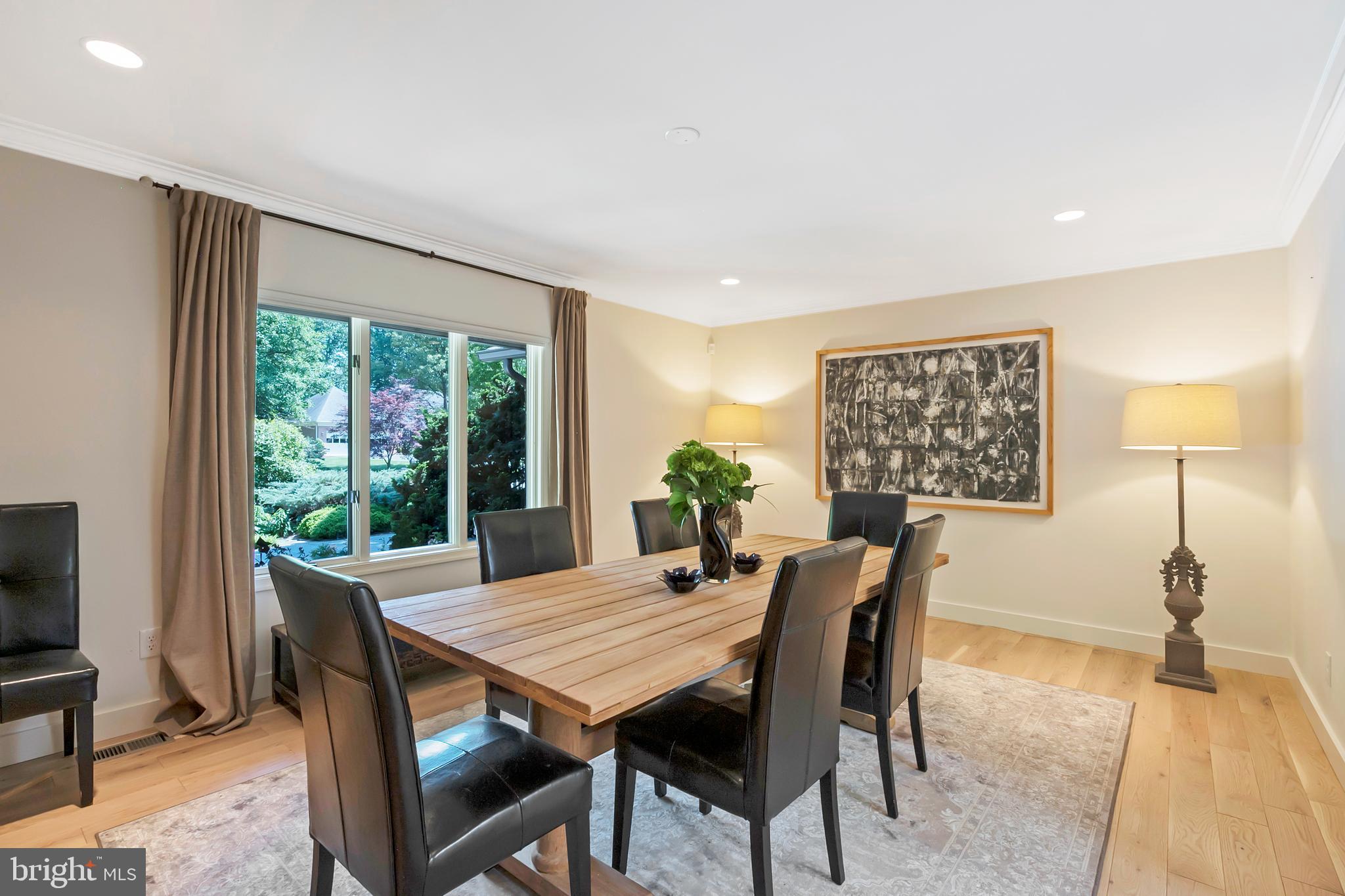 40 Poplar Point Road Edgewater, MD 21037 - Photo 14 of 57 Separate dining room for your dinner party.