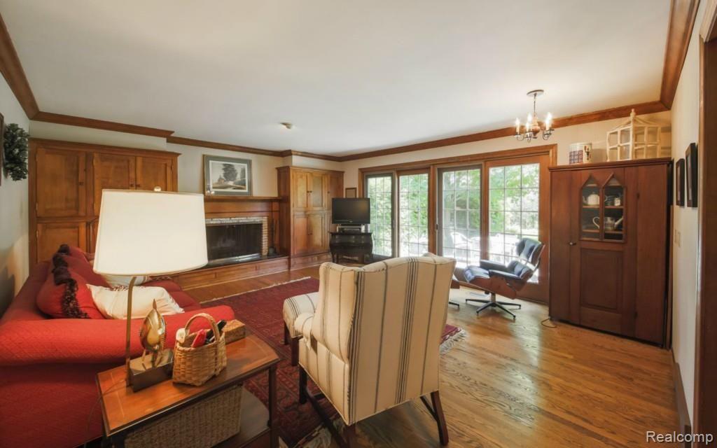 636 Cook Road Grosse Pointe Woods, MI 48236 - Photo 15 of 33