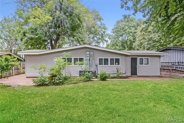 $1,850 | 2380 St Catherine Street, Florissant, MO 63033