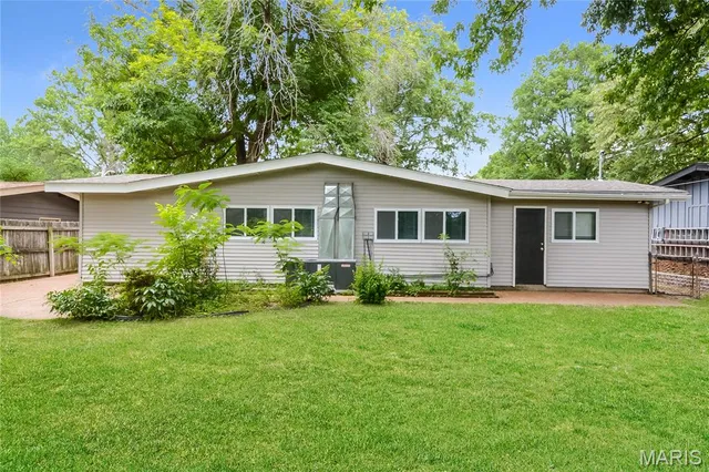 $1,850 | 2380 St Catherine Street, Florissant, MO 63033