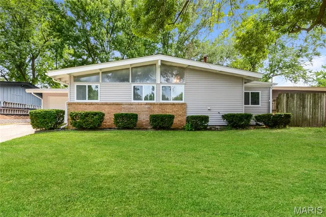 $1,850 | 2380 St Catherine Street, Florissant, MO 63033