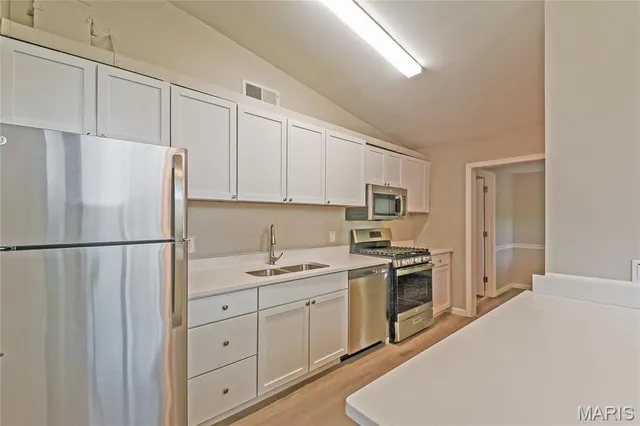 $1,850 | 2380 St Catherine Street, Florissant, MO 63033