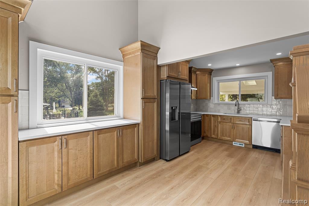 6552 Orion Road Rochester Hills, MI 48306 - Photo 9 of 53 Gallery Image 9