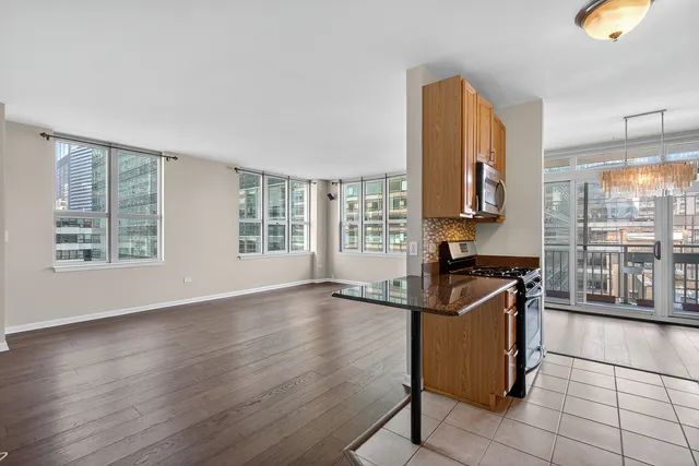 $395,000 | 125 South Jefferson Street, Unit 1207, Chicago, IL 60661
