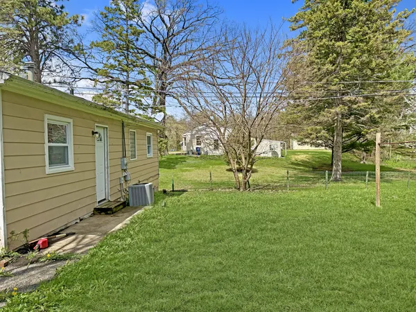 $2,100 | 36855 North Elizabeth Drive, Lake Villa, IL 60046