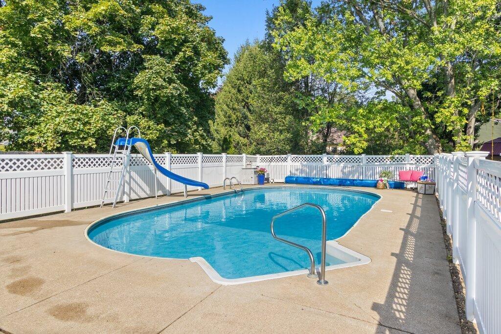 7775 Sanbrooke Road Dublin, OH 43016 - Photo 34 of 44 Pool