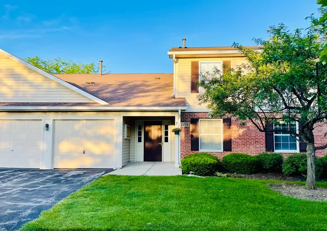$1,750 | 1179 North Village Drive, Unit 3, Round Lake Beach, IL 60073