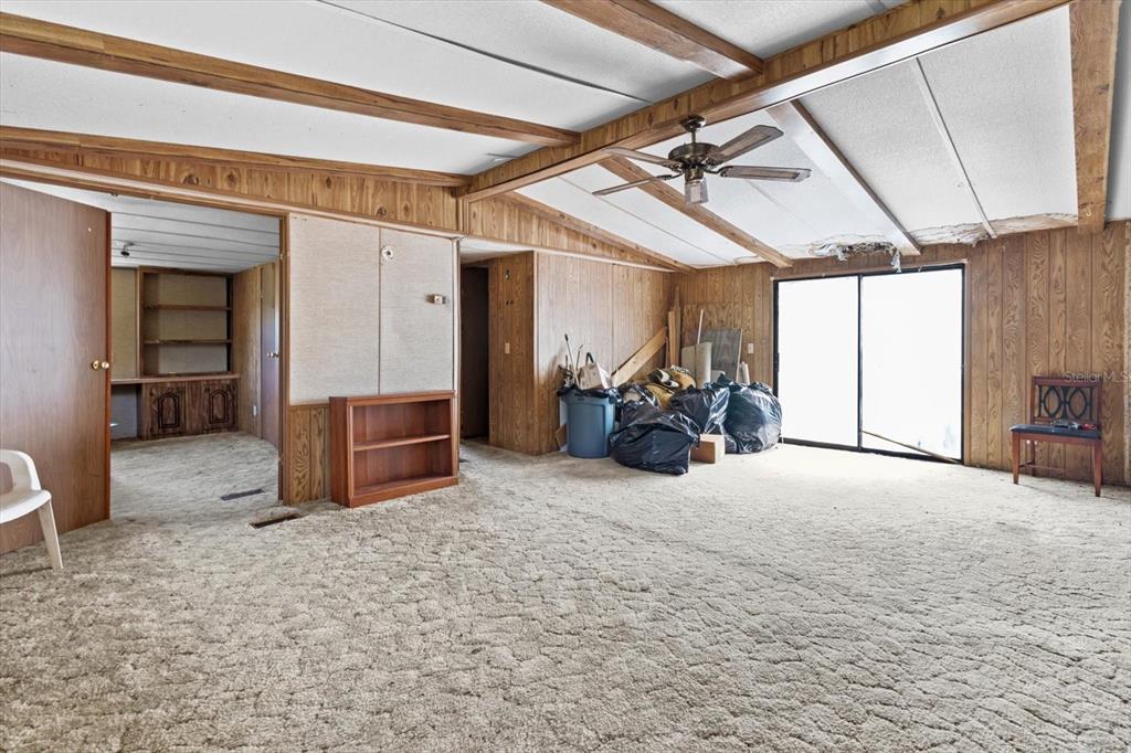 6177 County Road 625 Bushnell, FL 33513 - Photo 18 of 93 a view of a livingroom with furniture and a window