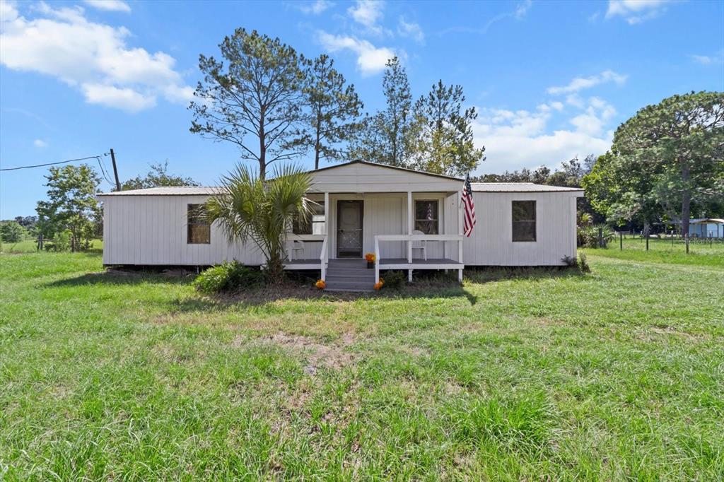 6177 County Road 625 Bushnell, FL 33513 - Photo 29 of 93 a view of a house with a yard